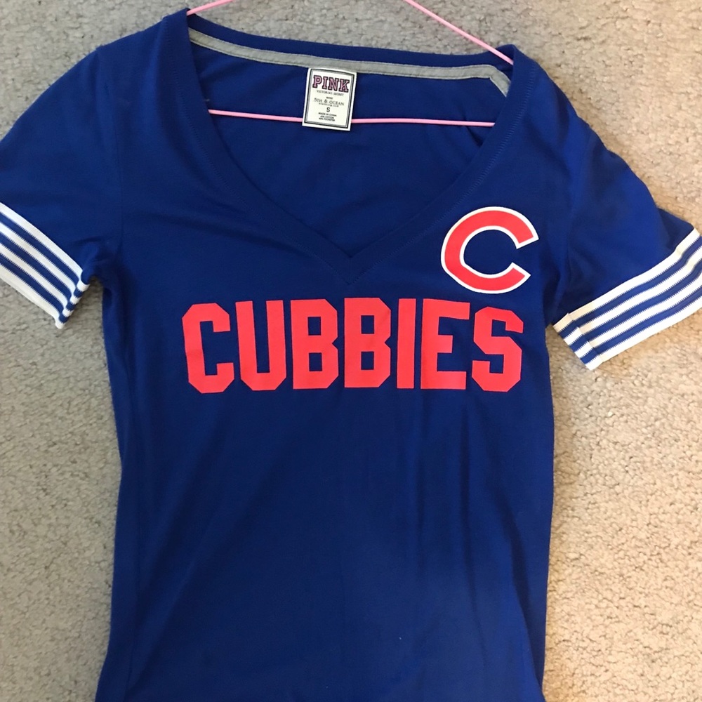 Victoria’s Secret PINK - cubbies v- neck